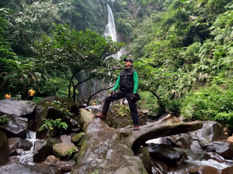 Curug Cikaracak Pesona Alam Cinagara