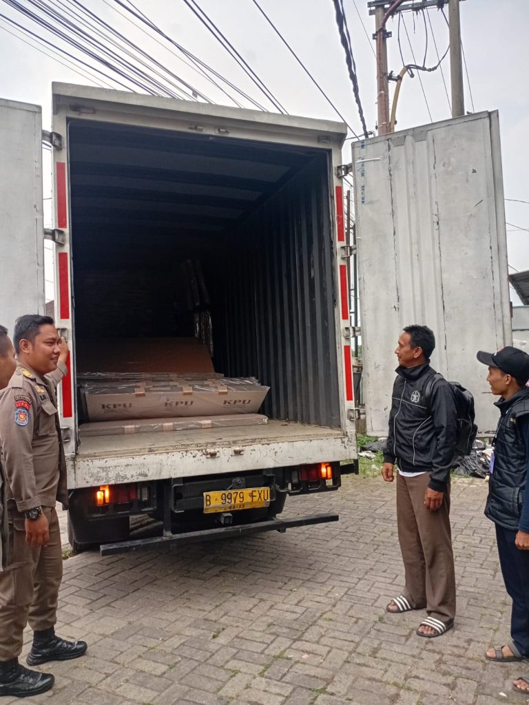 PPK Kecamatan Caringin Mulai Menerima Logistik untuk Pemilihan Umum Kepala Daerah