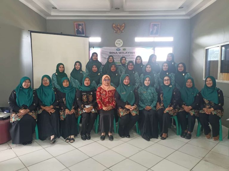 Bina Wilayah 10 Program Pokok PKK oleh TP.PKK Kecamatan Caringin di Desa Lemahduhur