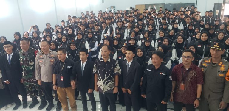 190 PTPS se-Kecamatan Caringin Dilantik dan Dibekali Bimtek, Siap Kawal Pemilu Kepala Daerah Tahun 2024
