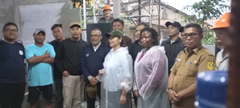 Penyulingan Minyak Atsiri di Desa Tangkil Mendapat Kunjungan Internasional dari LSM SNV
