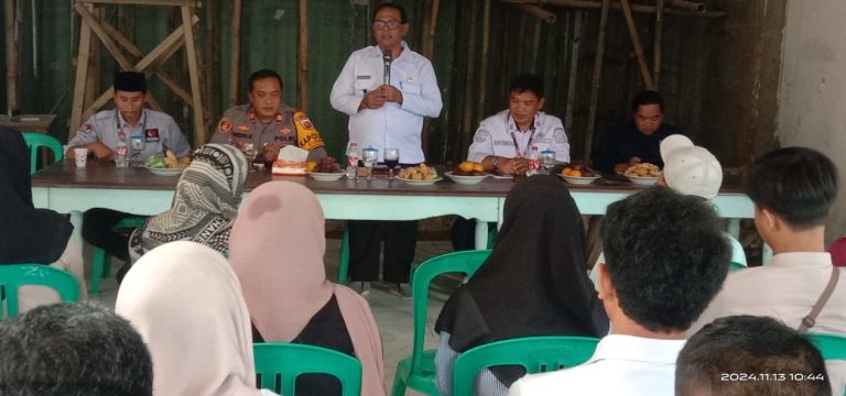 Monitoring Kesiapan Pilkada Serentak 2024 di Desa Cipelang: Komitmen Bersama Demi Kelancaran Pemilihan