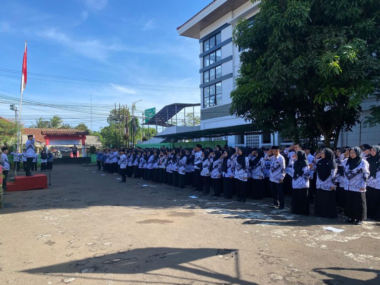 Peringatan Hari Guru Nasional dan HUT PGRI ke-79 di SD Caringin 01 Berlangsung Meriah