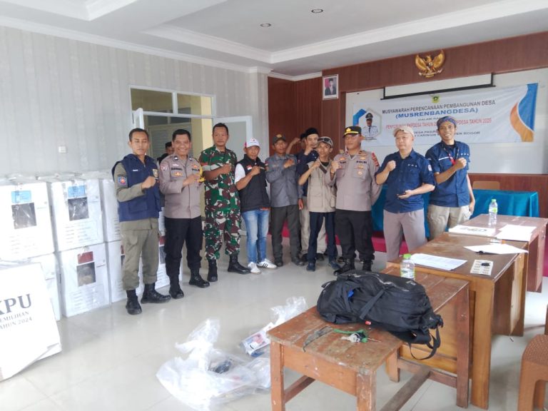 Apel Siaga dan Pendistribusian Kotak Suara di Desa Pasir Muncang untuk Pilbup dan Pilgub 2024