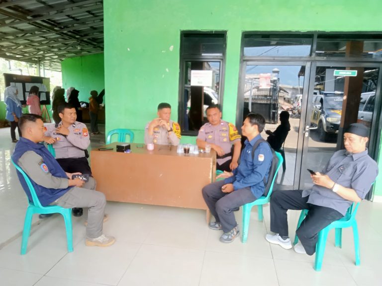 Persiapan Pemilu 2024: Desa Muara Jaya Distribusikan Kotak Suara ke 10 TPS