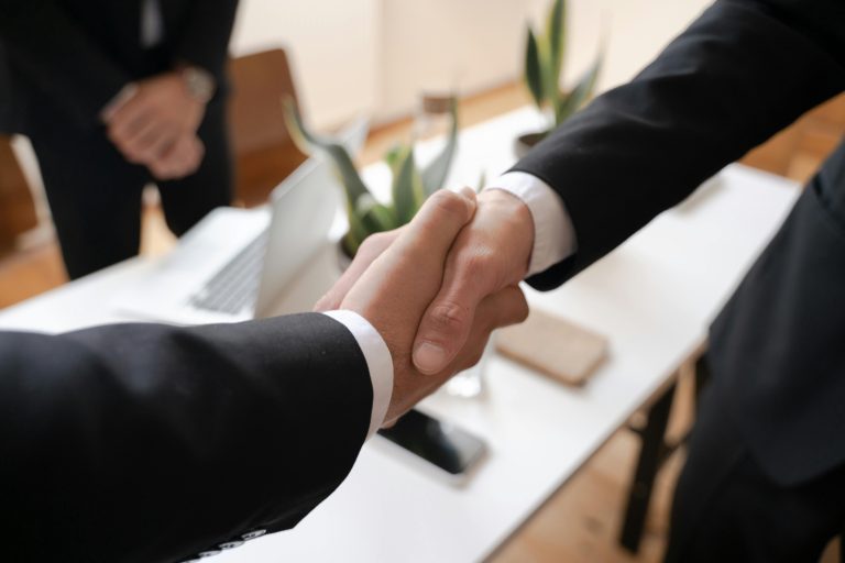 Rahasia Komunikasi Efektif: Strategi Jitu untuk Menang dalam Negosiasi