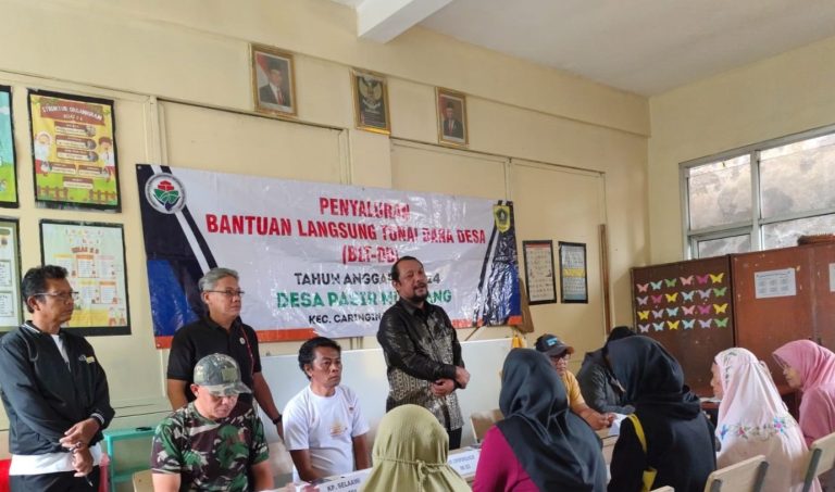 Penyaluran Dana Desa BLT untuk 99 KPM di Desa Pasir Muncang
