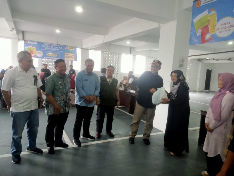 Operasi Pasar Bersubsidi Digelar di Kecamatan Caringin