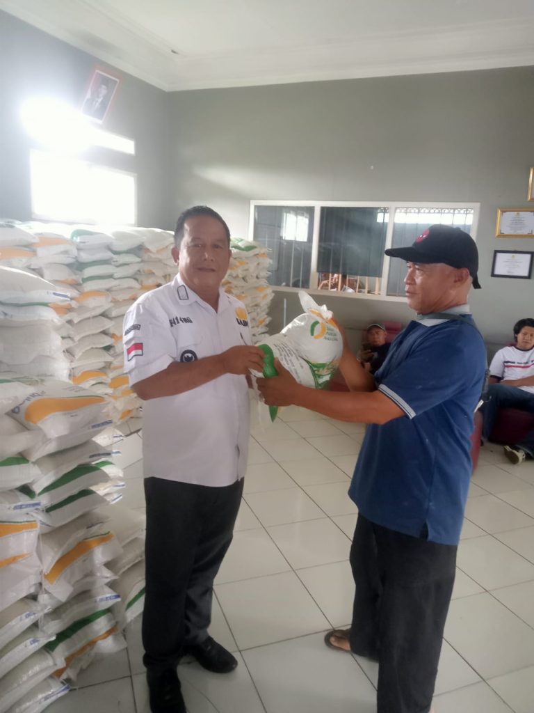 Pemdes Lemah Duhur Salurkan Bantuan Pangan Nasional untuk 1.321 Keluarga Penerima Manfaat