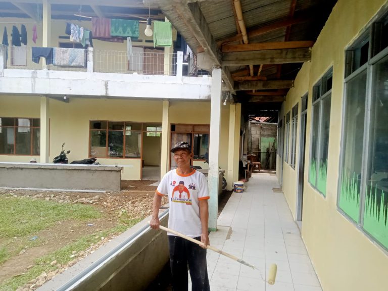 Yayasan Unwanul Palah Kampung Cibeling Lakukan Rehabilitasi Ringan