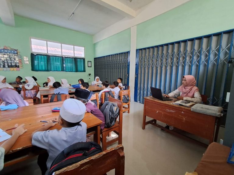 SDN Curugdengdeng Kecamatan Caringin Masih Membutuhkan Banyak Perbaikan