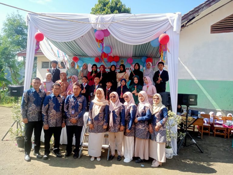 Pelepasan Peserta Didik Kelas 6 SD Nanggeleng Penuh Haru dan Sukacita