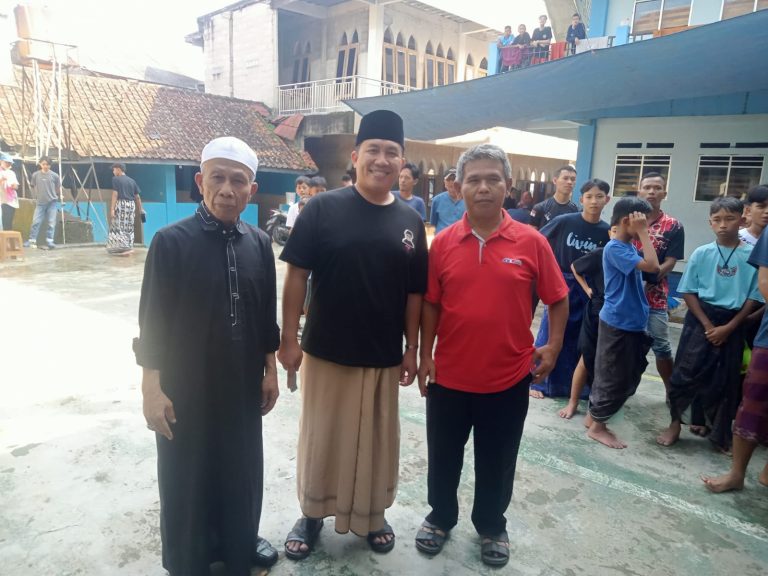 Yayasan Al-Minhaj Al-Islami Potong Hewan Kurban: 1 Ekor Sapi dari Polres Bogor dan 10 Ekor Kambing dari Warga