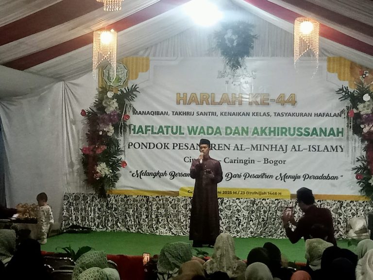 RA dan Madrasah Diniyah Al-Minhaj Al-Islami Gelar Kenaikan Kelas dan Takhrij Santri