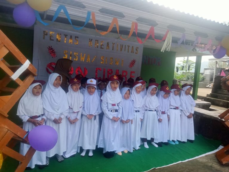Pelepasan dan Pentas Seni SD Cipare Penuh Haru dan Kegembiraan