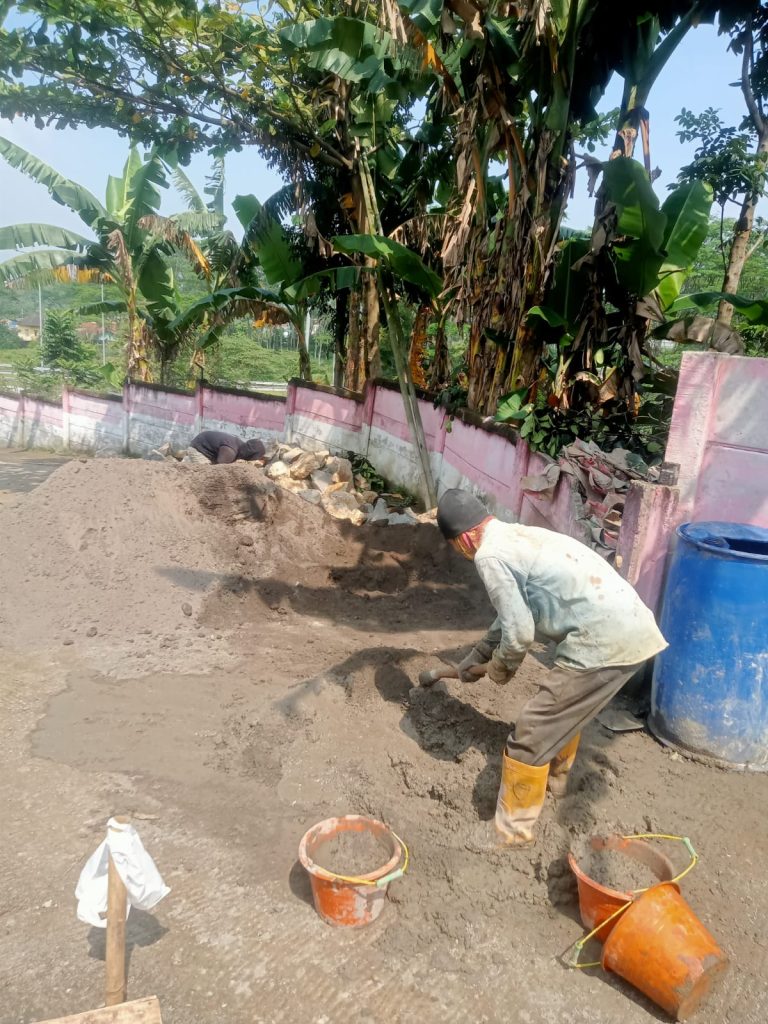 Pemerintah Desa Cimande Hilir Bangun Turap di Kampung Tenggeg untuk Cegah Longsor
