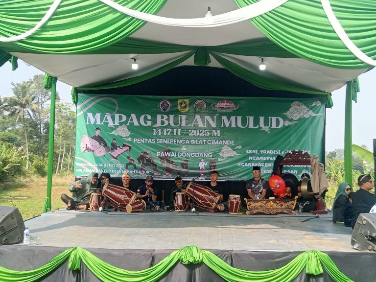 Desa Lemah Duhur Gelar Mapag Bulan Mulud dengan Pawai Dongdang dan Pentas Pencak Silat