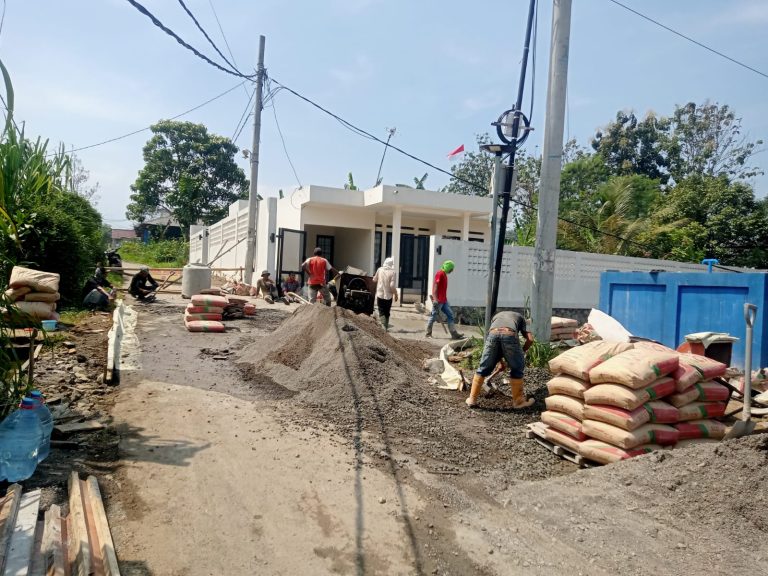 Pemdes Caringin Bangun Jalan Program Samisade
