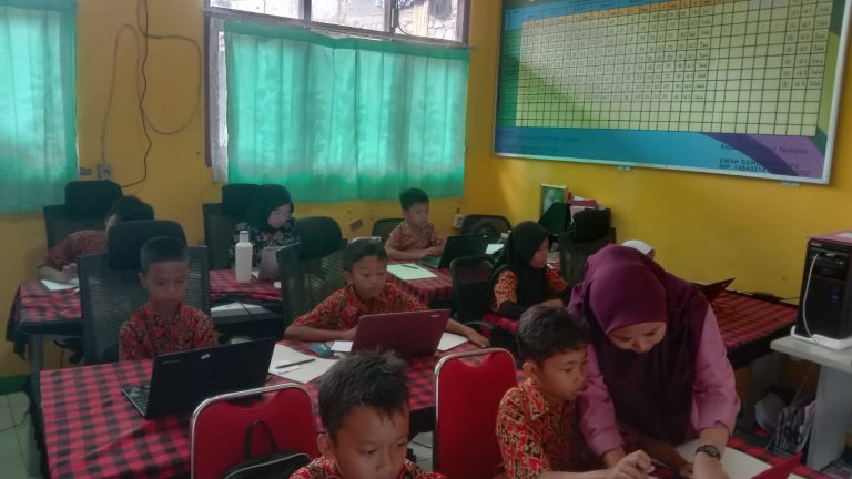 SD Negeri Tarikolot Serius Hadapi ANBK Berbasis Laptop