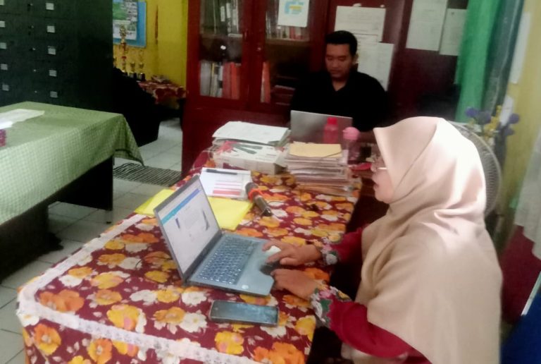 Siswa SD Negeri Cikereteg 01 Tetap Konsisten Menghadapi Ulangan Akhir