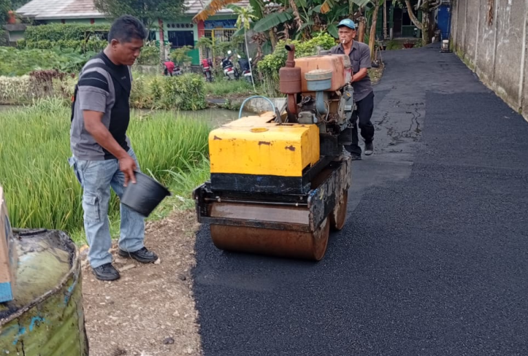 Desa Pasir Muncang Realisasikan Peningkatan Jalan Lingkungan di Kampung Selaawi