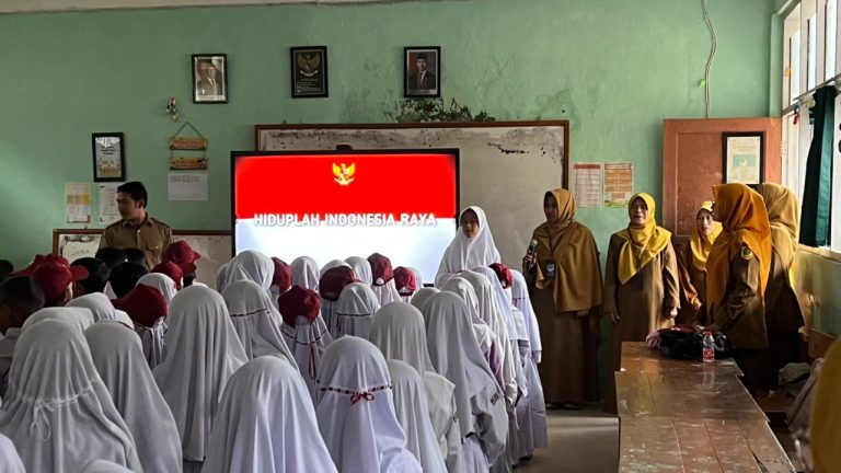 Kepala SDN Curugdengdeng Awali Tahun Ajaran 2026 dengan Literasi Bersama