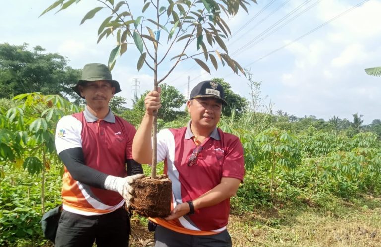1.000 Aksi Penanaman Pohon Hutan Kota di Desa Lemah Duhur, Kecamatan Caringin