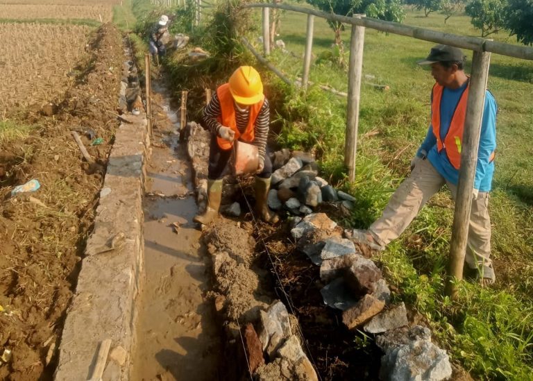 Pembangunan Irigasi Desa Cinagara Capai 85 Persen, Rampung Pekan Depan
